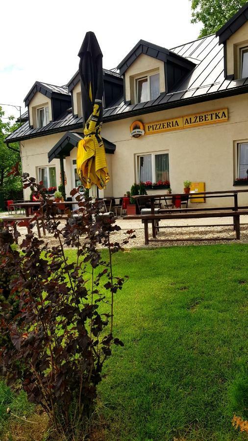 Pizzeria Alzbetka Hotel Strecno Exterior foto