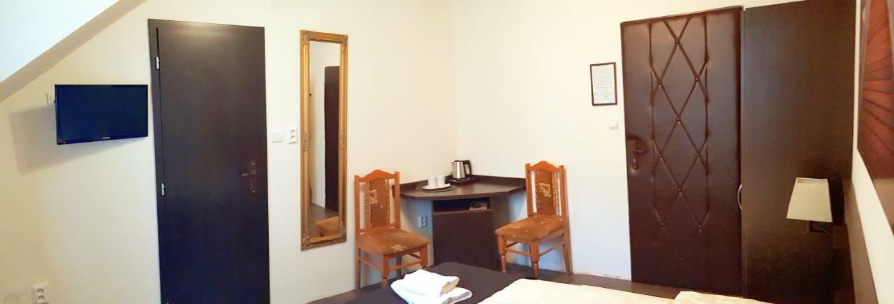 Pizzeria Alzbetka Hotel Strecno Exterior foto