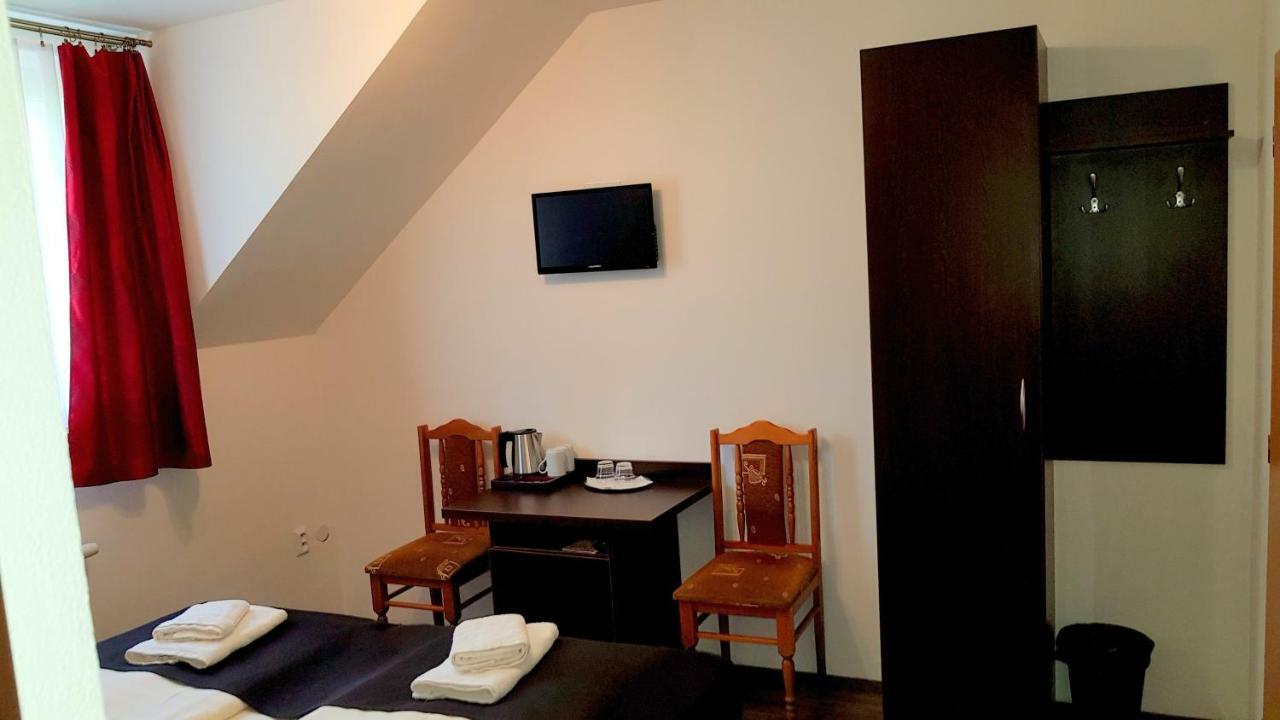 Pizzeria Alzbetka Hotel Strecno Exterior foto